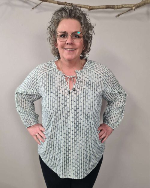 Cassiopeia Almitta Stribet Bluse M/Print Blå Combi BM: S:120 M:130 L:140 XL:150 Lg:75/80 Vejl.400,-