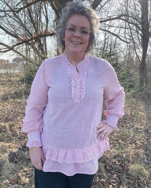 Cassiopeia Lenenna Stribet Bluse Rød Combi BM: S:120 M:130 L:140 XL:150 Lg:80 Vejl. 350,-