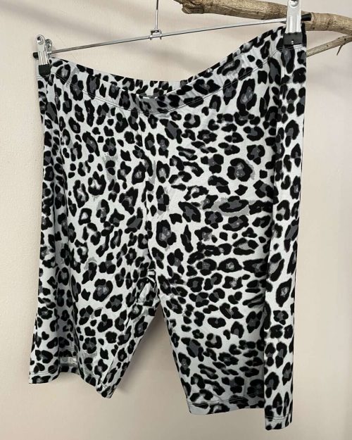 Wasabi cykel shorts Leo print grå/sort  Vejl.199,95