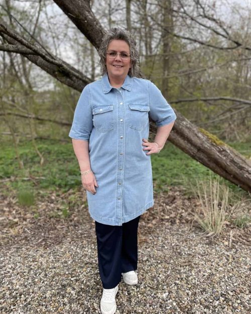 Only Belle Button Knee Denim Kjole Light Blue BM: 42:115 44:120 46:125 48:130 50:135 52:140 54:145 Lg:100 Vejl. 449,95