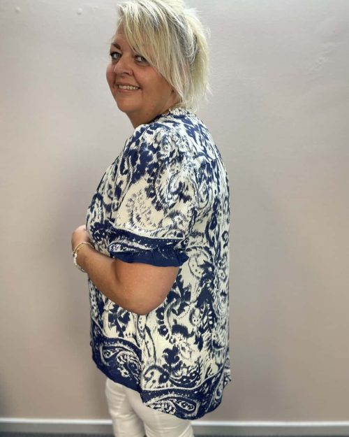 Alternative view of Cassiopeia Lanette Bluse M/Print Navy Combi BM: S:120 M:130 L:140 XL:150 Lg:75/85 Vejl. 349,-