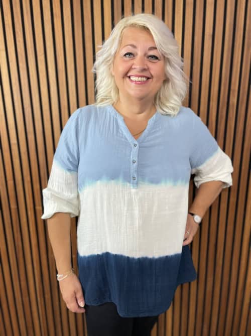 Cassiopeia Paulinna bluse blå combi BM: S:125 M:130 L:140 Xl:150 Lg:80 Vejl.349,-