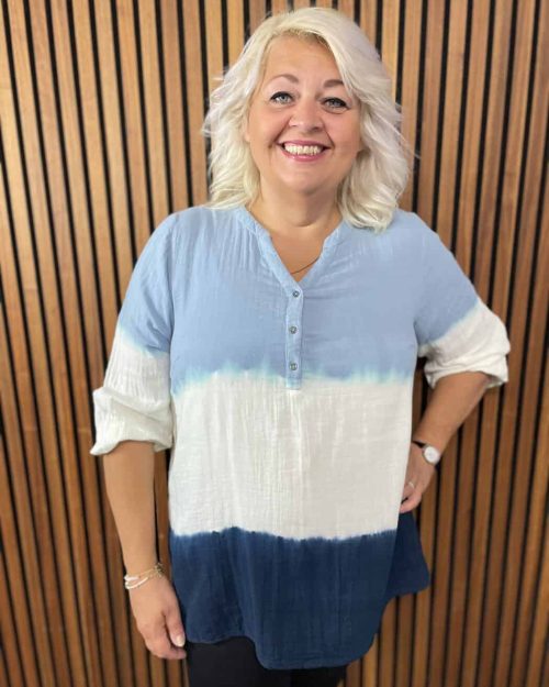 Cassiopeia Paulinna bluse blå combi BM: S:125 M:130 L:140 Xl:150 Lg:80 Vejl.349,-