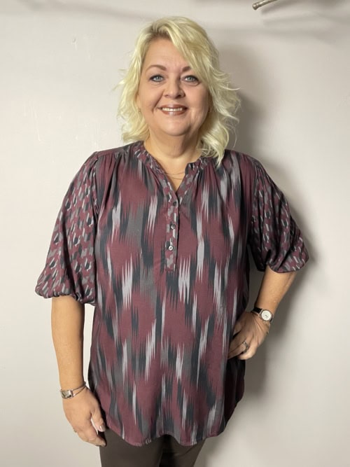 Vanting 3/4 Bluse 9703 Bordeaux Combi M/Mønster BM: S:130 M:140 L:150 XL:160 Lg:75/80 Vejl.299,95