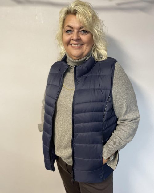 Only Newclaire Quilted Vest Navy BM: S:115 M:125 L:135 XL:145 Lg:67 Vejl. 349,95