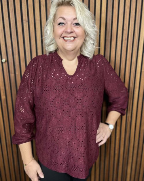 Only Luzia Bluse Bordeaux M/Hulmønster BM: M:130 L:140 XL:150 Lg:75 Vejl.229,95