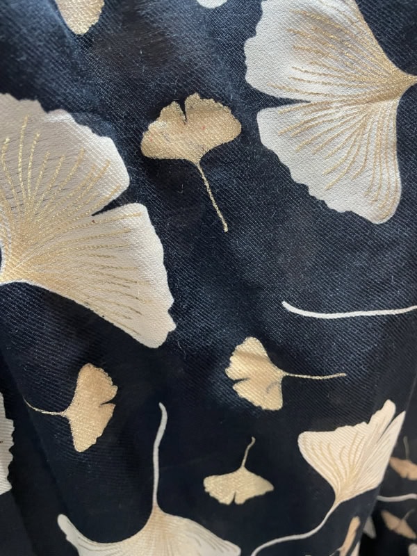 Vanting tørklæde sort med creme/guld blade print Vejl. 149,95