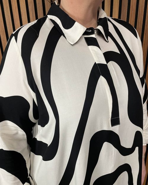 Alternative view of Wasabi Chanita 2 Tunic M/Print Beige/Sort BM: S:130 M:140 L:150 Xl:160 Lg:95 Vejl.399,95