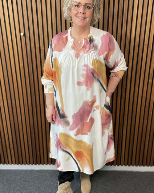 Vanting 9809 Kjole M/Print 13 Creme/Rosa/Orange BM: S:120 M:130 L:140 XL:150 Lg:115 Vejl. 449,95