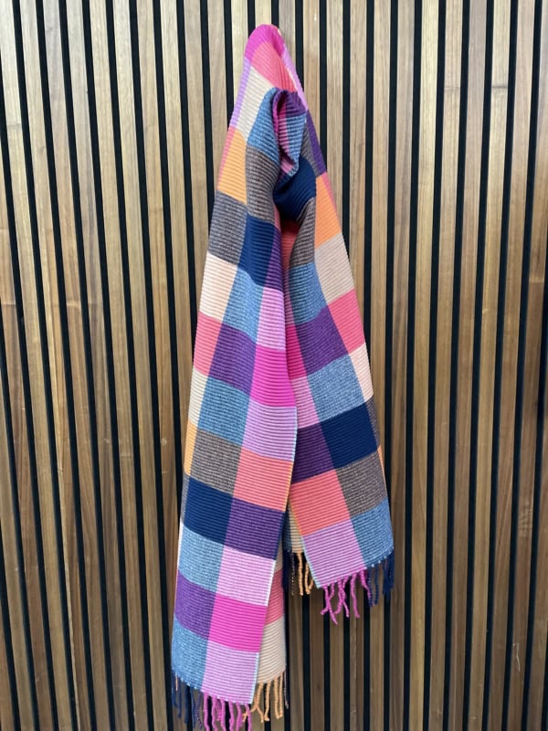Vanting strik tørklæde pink m/ check mønster Vejl. 179,95