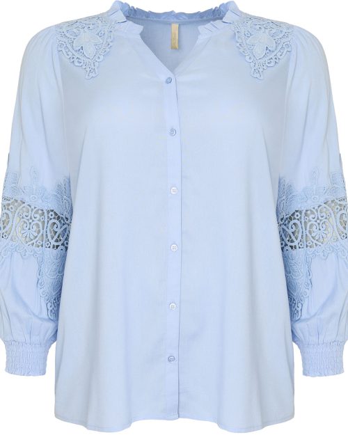 Cassiopeia Novanna Skjorte Bluse Lyseblå M/Broderi BM: S:125 M:135 L:145 XL:155 Lg:75 Vejl. 400,-