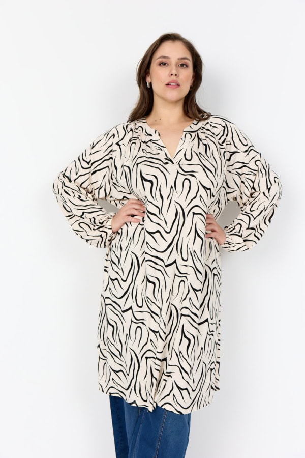 Wasabi Saliha 3 Tunic M/Print Creme/Sort BM: 44:130 46/48:140 50/52:150 54/56:160 Lg:105 Vejl. 399,95 - Billede 3