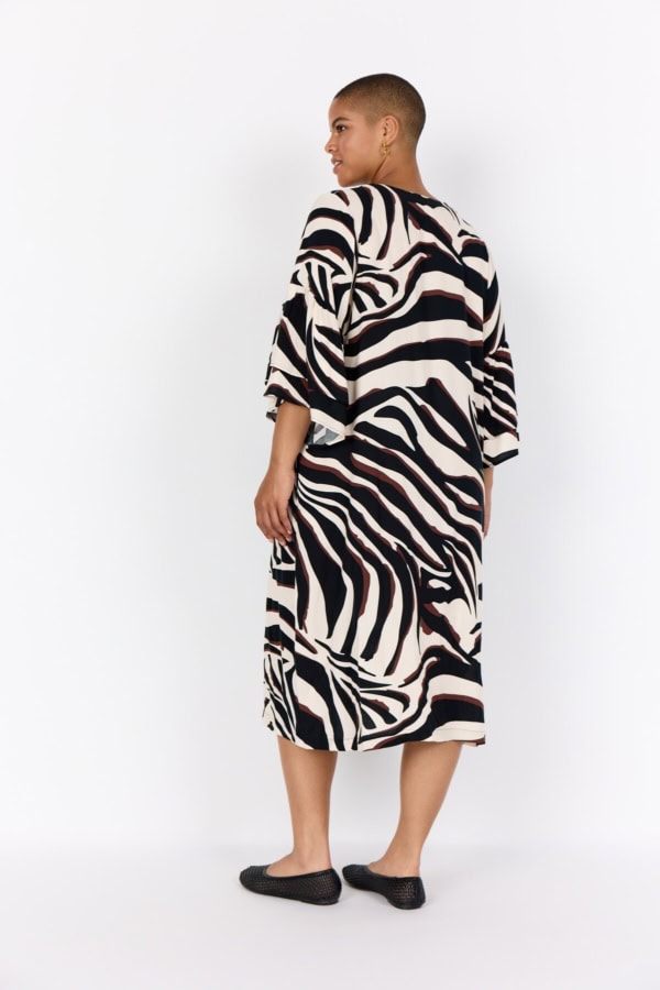 Wasabi Salma 4 Kjole M/Print Creme/Brun/Sort BM: 44:130 46/48:140 50/52:150 54/56:160 Lg:120 Vejl. 499,95 - Billede 2