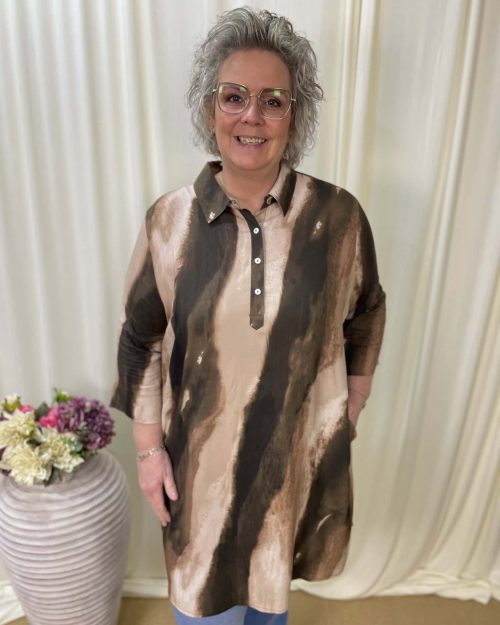 Alternative view of Vanting 9815 Tunic M/Print 10 Brun Combi BM: S:120 M:130 L:140 XL:150 Lg:100 Vejl. 419,95
