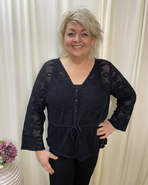Only Isabella Strik Cardigan M/Bindebånd Sort BM: S:120 M:130 L:140 XL:150 Lg:75 Vejl. 259,95