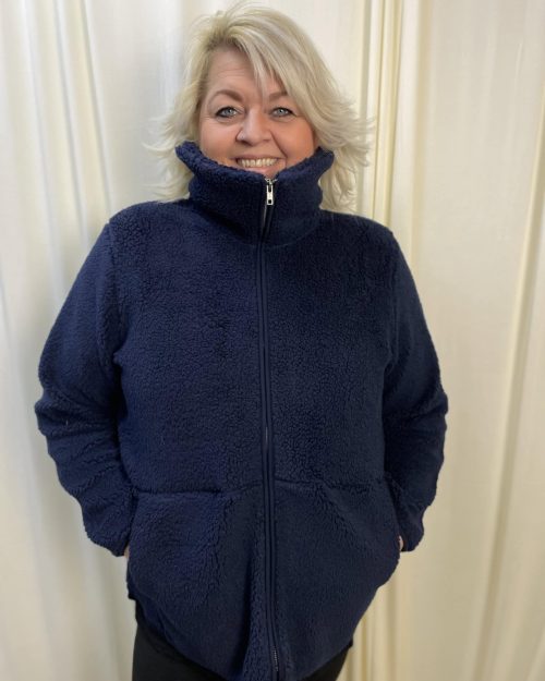 Alternative view of Wasabi Nettie 2 Bamse Cardigan M/Lynlås Navy BM: S:130 M:140 L:150 XL:160 LG:75 Vejl. 399,95