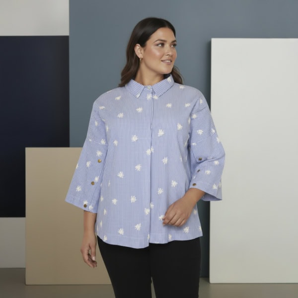 Cassiopeia Melissa Stribet Bluse M/Blomster Blue Combi BM: S:125 M:135 L:145 XL:155 Lg:75 Vejl. 349,- - Billede 2