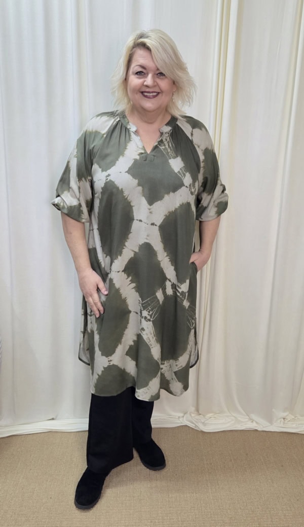 Cassiopeia Vondella Kjole M/Print Green Combi BM: S:120 M:130 L:140 XL:150 LG:115 Vejl. 400,-
