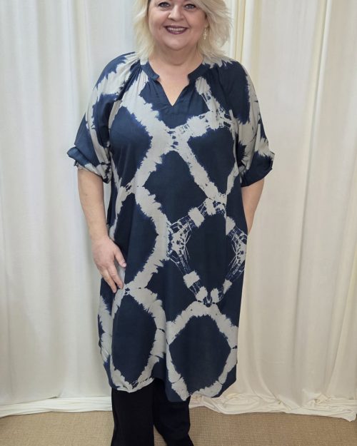 Cassiopeia Vondella Kjole M/Print Blue Combi BM: S:120 M:130 L:140 XL:150 LG:115 Vejl. 400,-