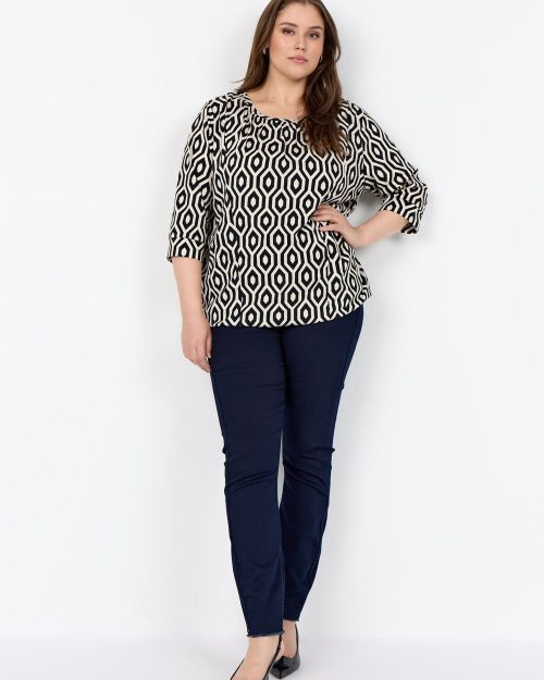 Alternative view of Wasabi Cenette 1 Kortærmet Bluse M/Geometrisk Print Sort/Creme BM: 38:95 40:105 42:115 44:125 46/48:135 50/52:145 54/56:155 58:165 Lg:77 Vejl. 299,95