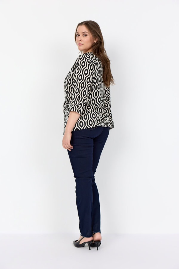 Wasabi Cenette 1 Kortærmet Bluse M/Geometrisk Print Sort/Creme BM: 38:95 40:105 42:115 44:125 46/48:135 50/52:145 54/56:155 58:165 Lg:77 Vejl. 299,95 - Billede 3