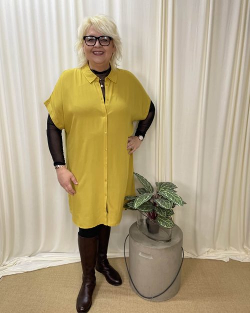 Alternative view of Wasabi Sia 5 Skjorte Tunic Kortærmet Mustard Gul BM: 44:135 46/48:145 50/52:155  LG:105 Vejl. 349,95