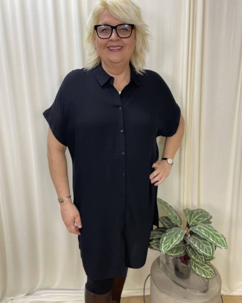 Alternative view of Wasabi Sia 5 Skjorte Tunic Kortærmet Sort BM: 44:135 46/48:145 50/52:155  LG:105 Vejl. 349,95