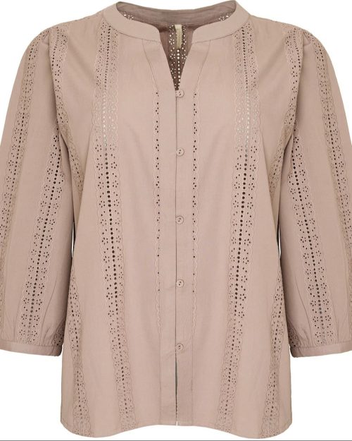 Cassiopeia Katenette Skjorte M/Broderi Latte BM: S:120 M:130 L:140 XL:150 Lg:75 Vejl. 399,-