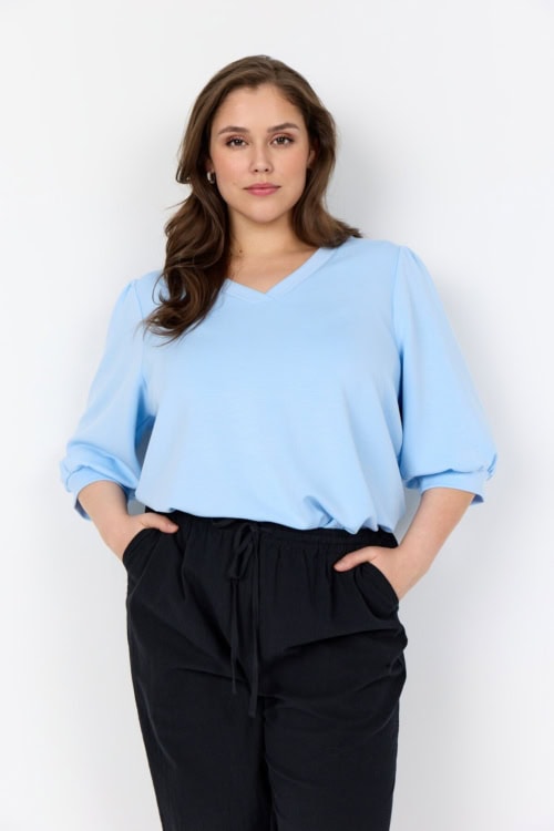 Wasabi Sabina 8 Bluse M/Modal Lyseblå BM: 38:110 40:115 42:120 44:125 46/48:130 50/52:140 54/56:150 LG:80 Vejl. 299,95