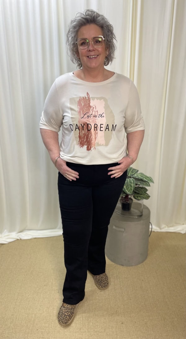 Only Nicky T-Shirt Creme M/Print og Tekst BM: M:130 L:140 XL:150 Lg:70 Vejl. 159,95