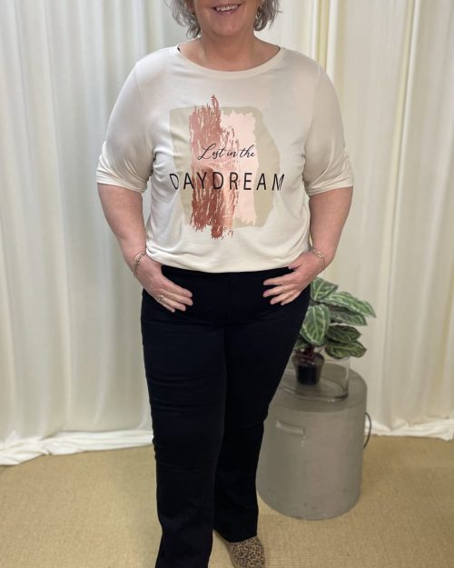Only Nicky T-Shirt Creme M/Print og Tekst BM: M:130 L:140 XL:150 Lg:70 Vejl. 159,95