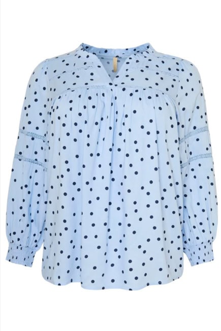 Cassiopeia Dimella Bluse M/Prikker Lyseblå/Navy BM: S:120 M:130 L:140 XL:150 LG:80 Vejl. 329,-
