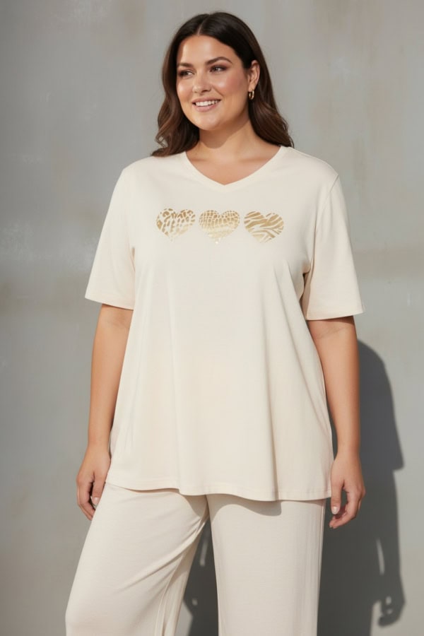 Cassiopeia Letilla T-Shirt M/Hjerter Off-White Combi BM: S:120 M:130 L:140 XL:150 LG:75 Vejl. 250,-