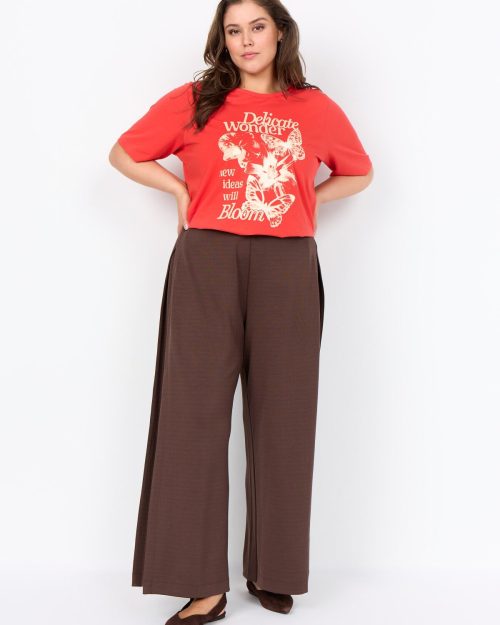 Alternative view of Wasabi Helene 2 T-Shirt Rød M/Print BM: 38:110 40:115 42:120 44:125 46/48:135 50/52:145 LG:75 Vejl. 169,95
