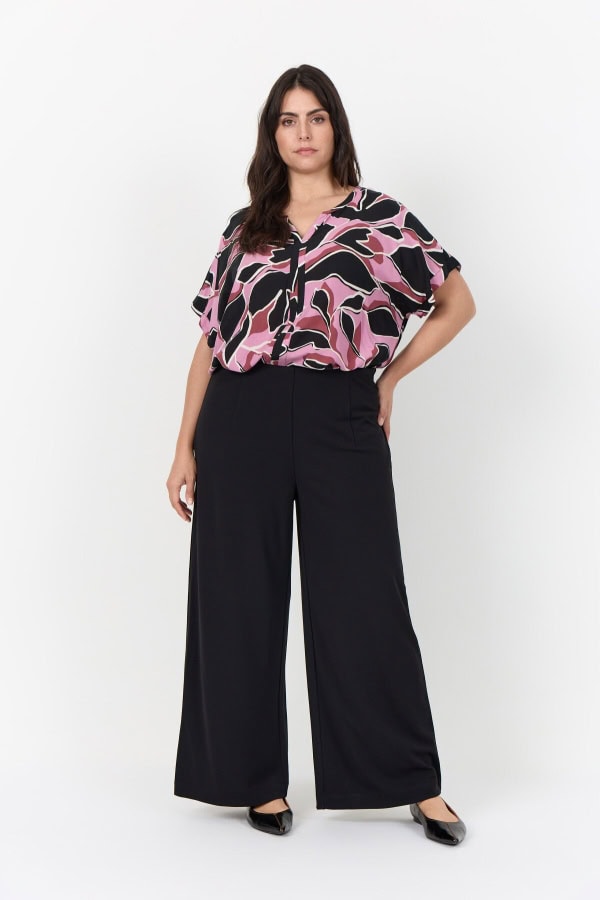 Wasabi Athalia 1 Kortærmet Bluse M/Print Sort/Creme/Bordeaux BM: 44:130 46/48:140 50/52:150 54/56:160 LG:75 Vejl. 299,95 - Billede 2