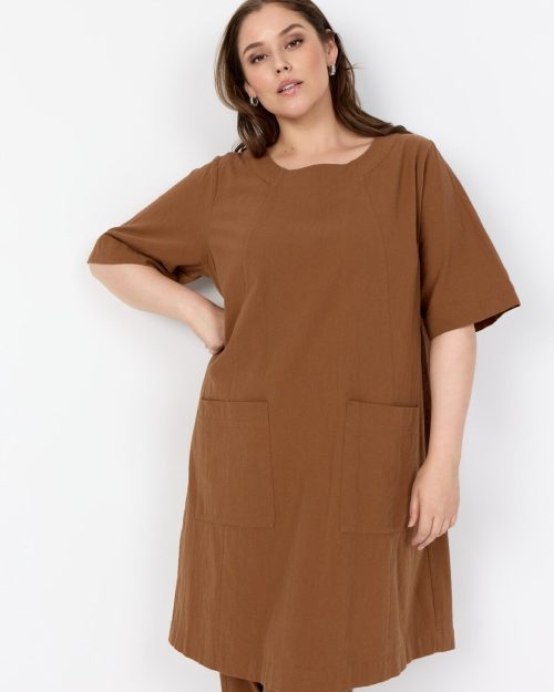Wasabi Erica 8 Kortærmet Tunic Cognac-Brun BM: 40:115 42:120 44:125 46/48:130 LG:100  Vejl.399,95