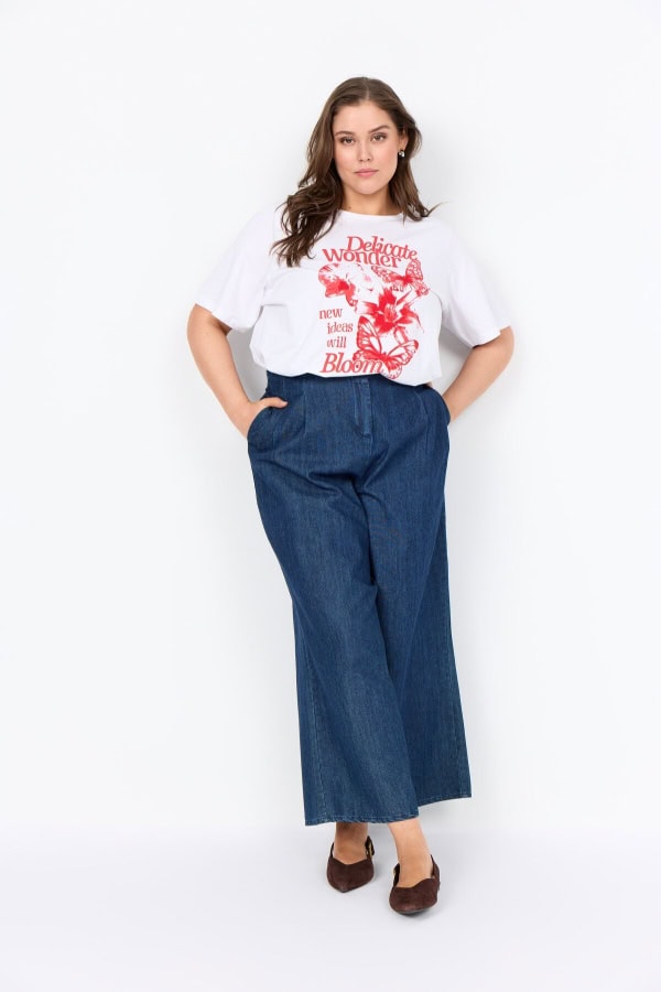 Wasabi Helene 2 T-Shirt Hvid M/Rød Print BM: 38:110 40:115 42:120 44:125 46/48:135 50/52:145 LG:75 Vejl. 169,95 - Billede 2