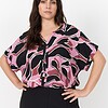 Wasabi Athalia 1 Kortærmet Bluse M/Print Sort/Creme/Bordeaux BM: 44:130 46/48:140 50/52:150 54/56:160 LG:75 Vejl. 299,95
