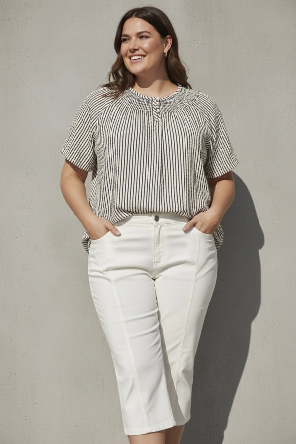 Cassiopeia Anjanna Stribet Bluse Kortærmet Sand Combi BM: S:120 M:130 L:140 XL:150 LG:77 Vejl. 349,-