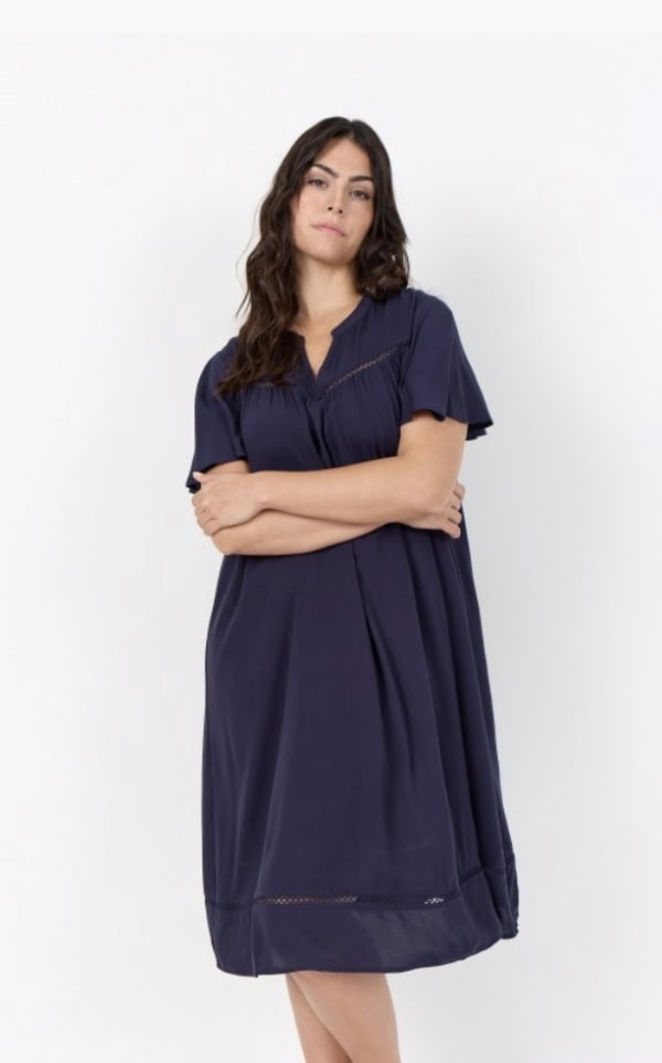 Wasabi Sia 49 kjole navy BM: 42:120 44:130 46/48:140 50/52:150 54/56:160 LG:117 Vejl. 449,95