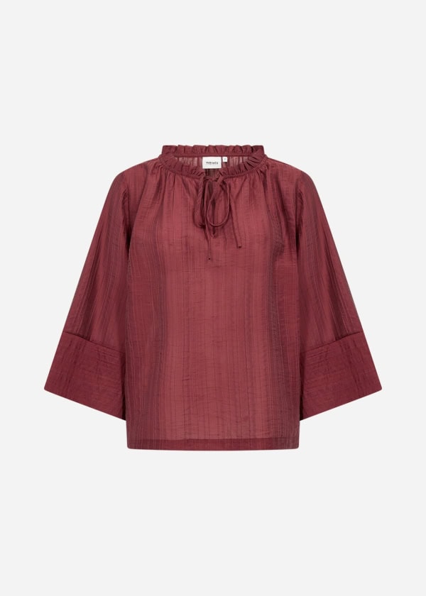 Wasabi Aimi 1 Bluse M/Bindedetaljer Bordeaux BM: 42:130 44:135 46/48:145 50/52:155 54/56:165 LG:70 Vejl. 399,95