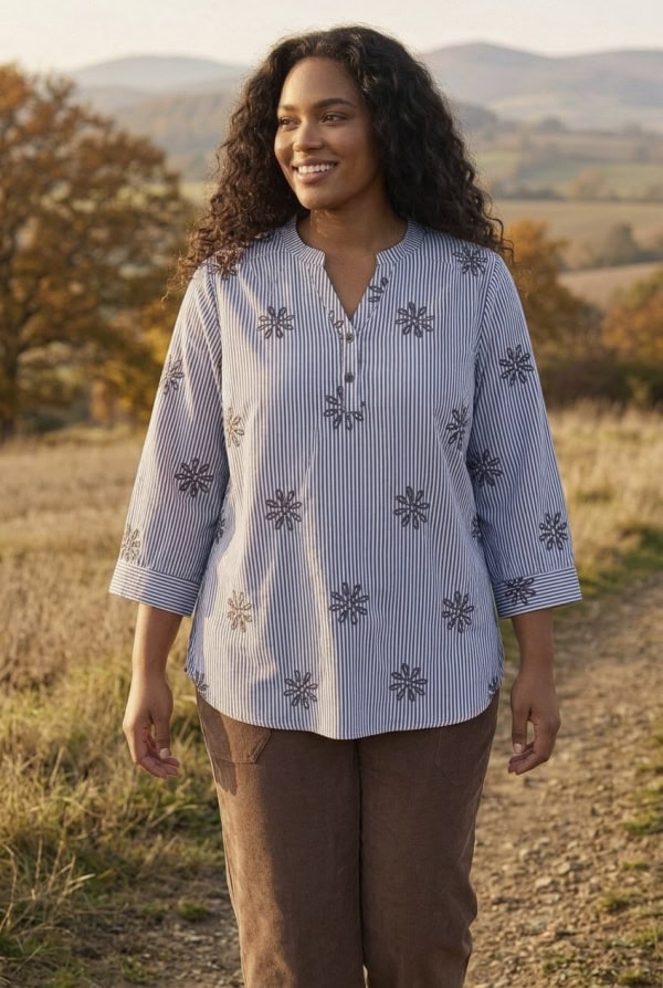 Cassiopeia Elissa Stribet Bluse M/Blomster Blå Combi BM: S:125 M:135 L:145 XL:155 LG:70/75 Vejl. 349,- - Billede 2