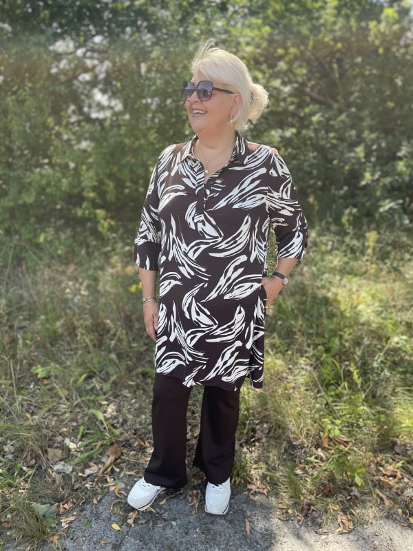 Wasabi Juliette 3 Tunic A-Form M/Print Chocolate Plum-Mørk Brun/Creme B: 44:125 46/48:135 50/52:145 54/56:155 LG:95 Vejl. 399,95 - Billede 2