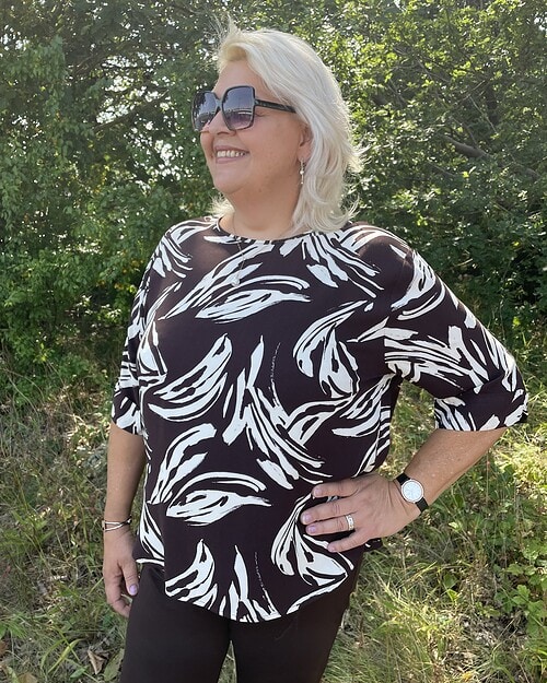 Wasabi Juliette 1 Bluse Kortærmet M/Print Chocolate Plum-Mørk Brun/Creme B: 44:125 46/48:135 50/52:145 54/56:155 LG:75 Vejl. 299,95