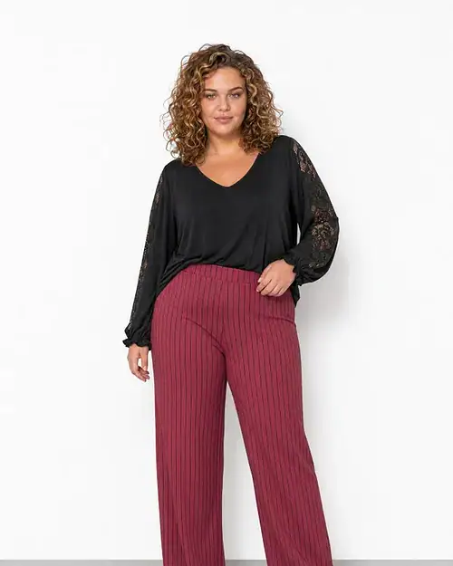 Wasabi Kufa 8 bordeaux m/sort strib SKL:75 Vejl. 349,95
