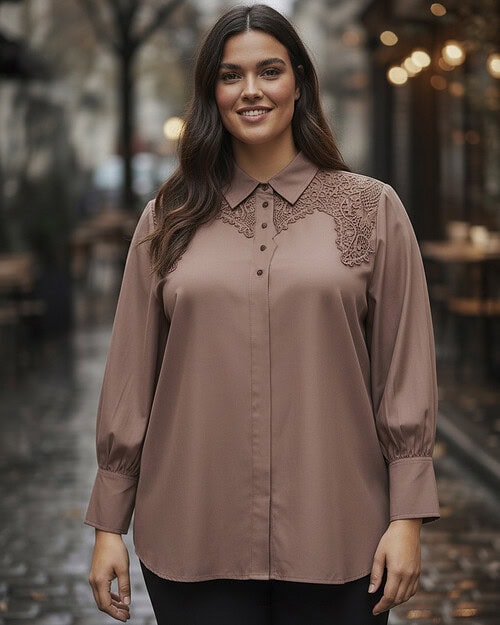 Cassiopeia Solvette Skjorte M/Broderi Truffle - Mocca BM: S:120 M:130 L:140 XL:150 LG:75 Vejl. 400.-